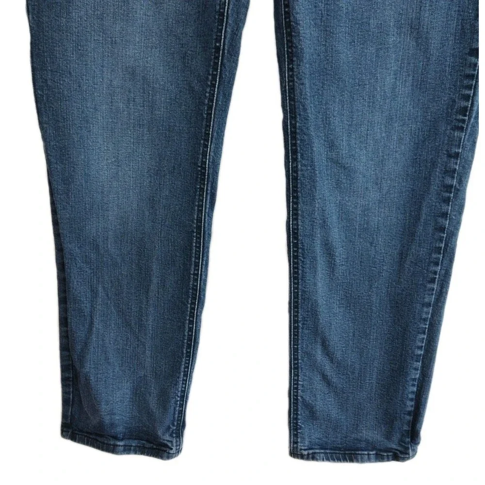 Levi's 541 Straight Leg Men's Jeans, 38 x 34 (really 32L) Medium‎ Wash Blue